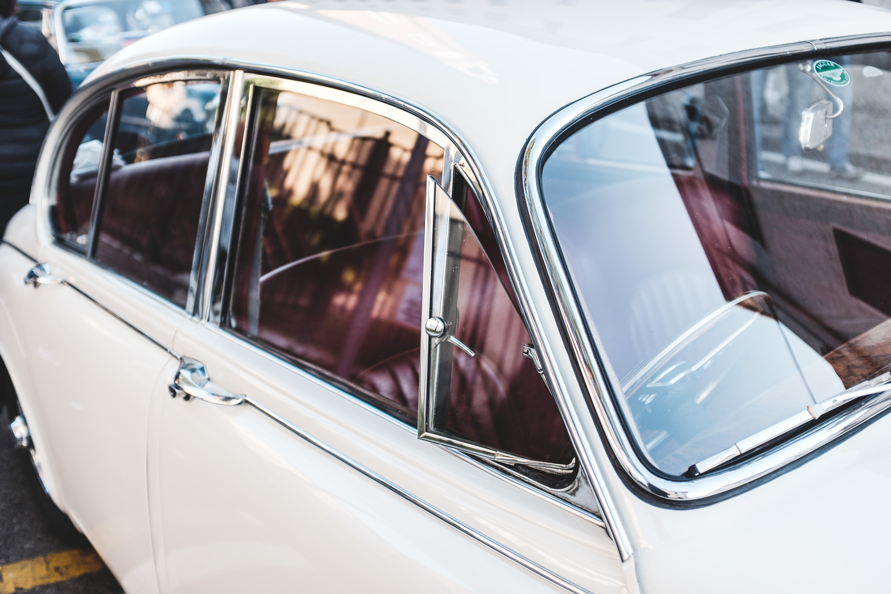 264 · White car
Click to view previous post